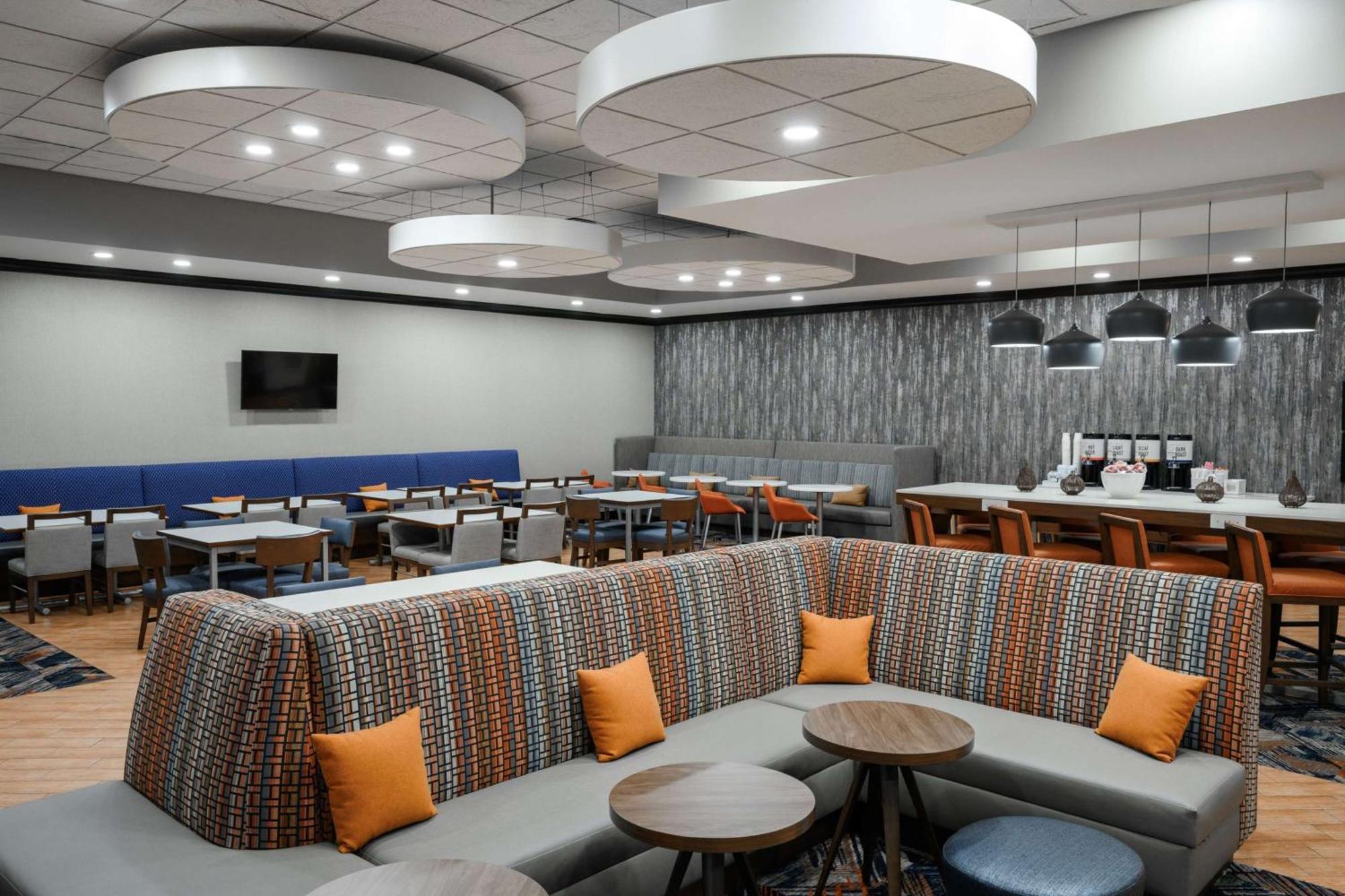 Hampton Inn Evansville Airport Exterior photo